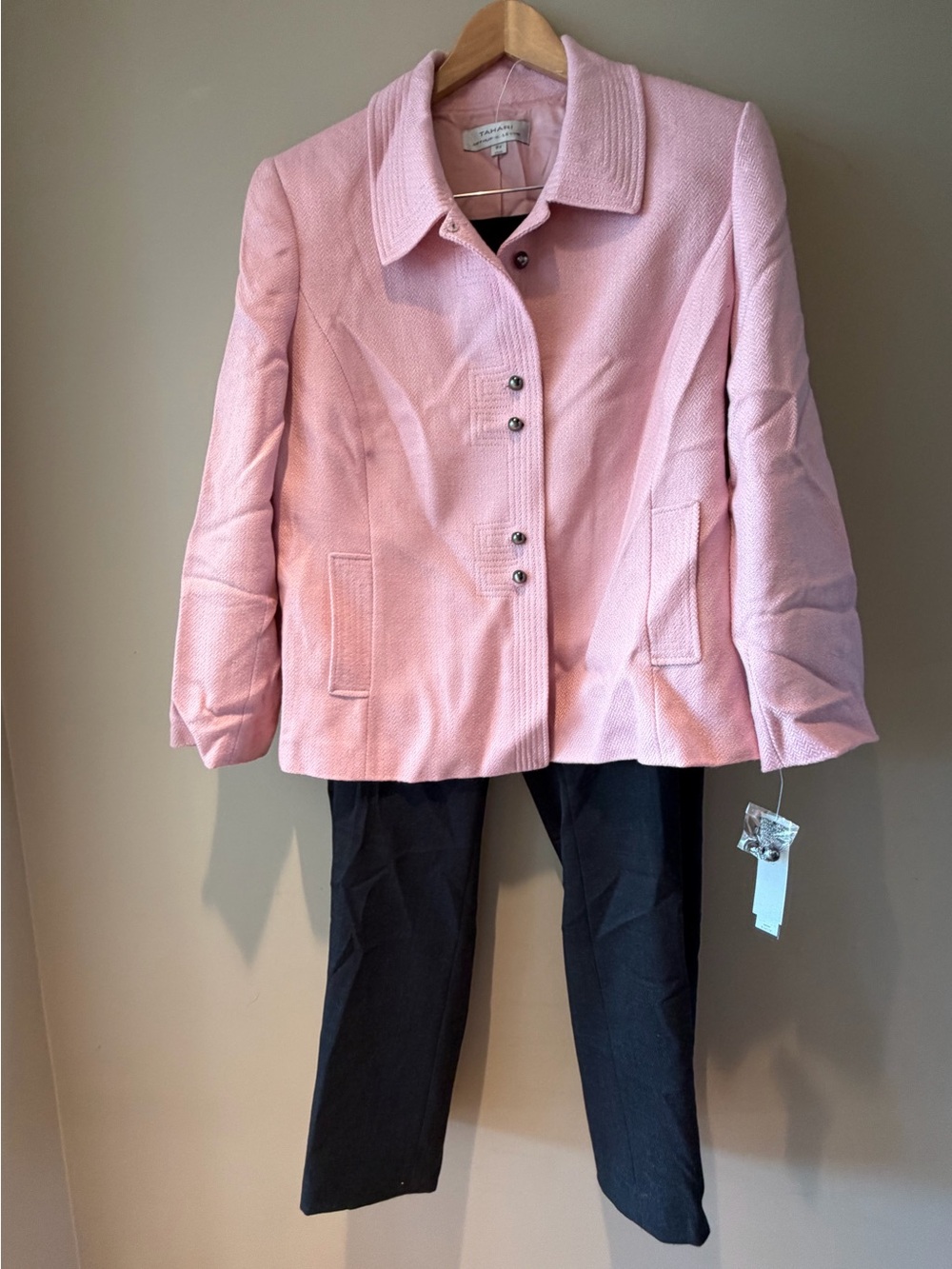 Tahari 2pc pantsuit Pink Textured Button-Front Jacket with Grey Pants 16W NWT